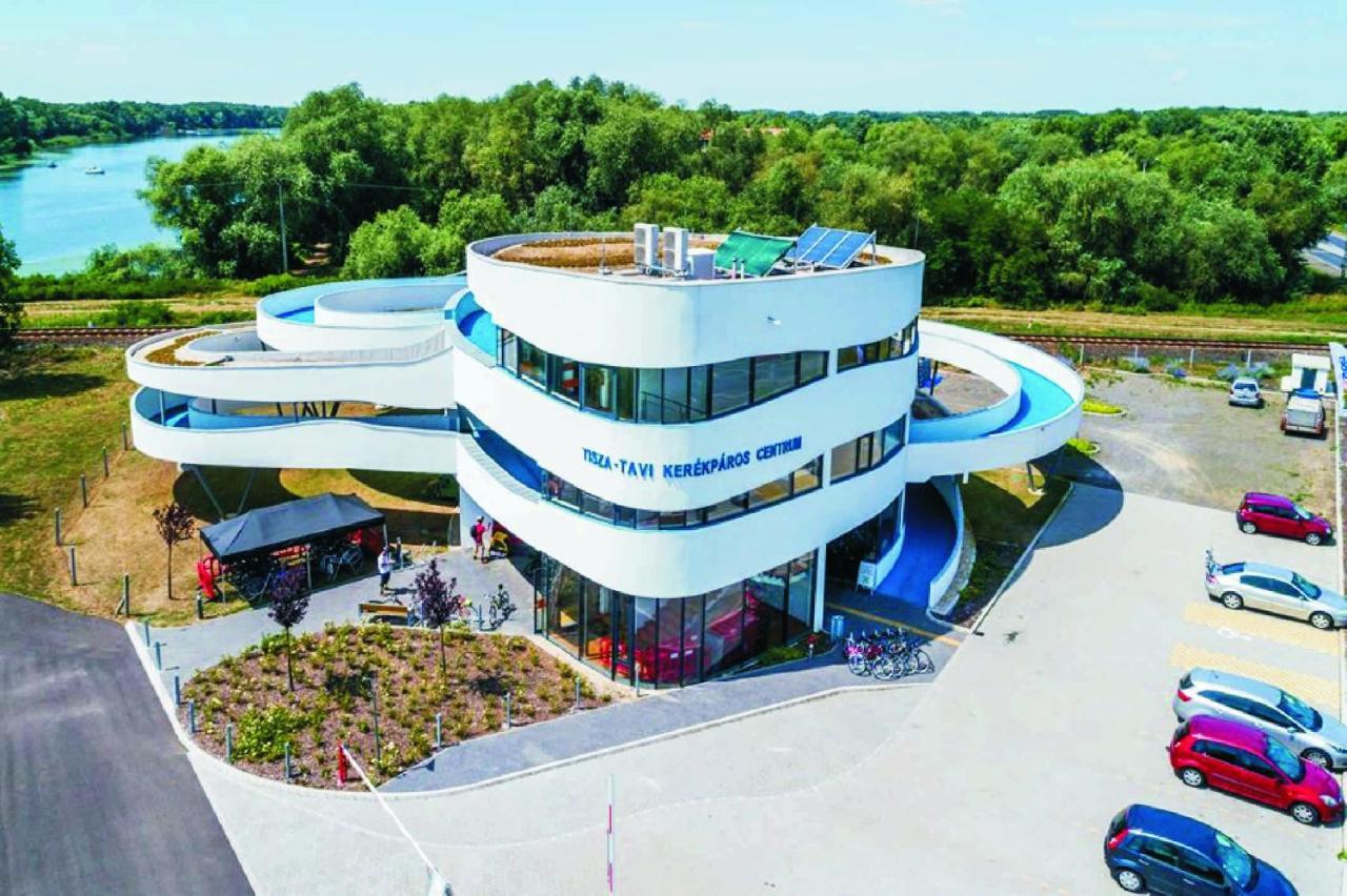 Oerveny Vendeghaz Hotel Tiszafüred Екстериор снимка
